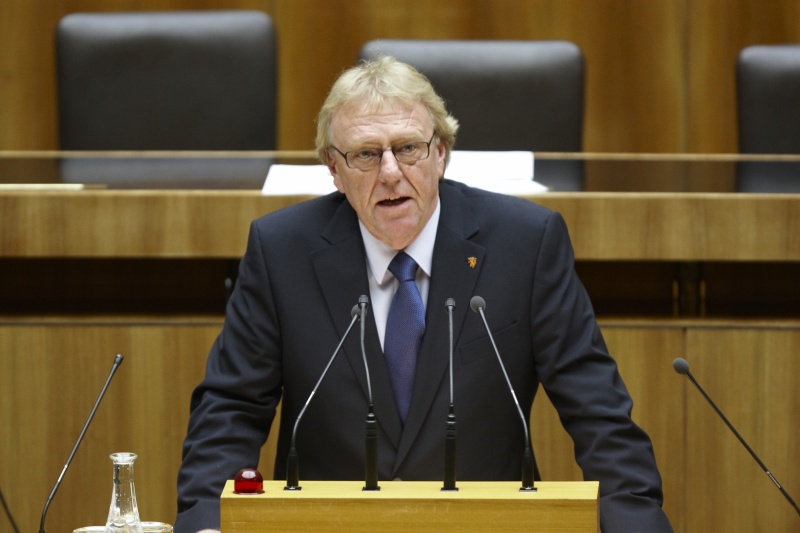 Dr. Wolfgang Spadiut,  Nationalratsabgeordneter des BZÖ, am Rednerpult.