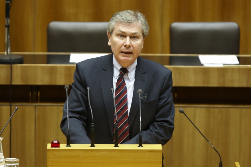 Gerhard Steier, Nationalratsabgeordneter der SPÖ, am Rednerpult.