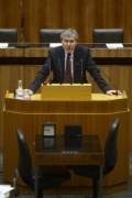 Gerhard Steier, Nationalratsabgeordneter der SPÖ, am Rednerpult.