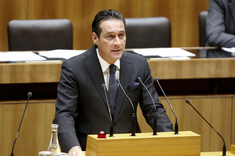 Heinz-Christian Strache, Klubobmann der FPÖ, am Rednerpult.