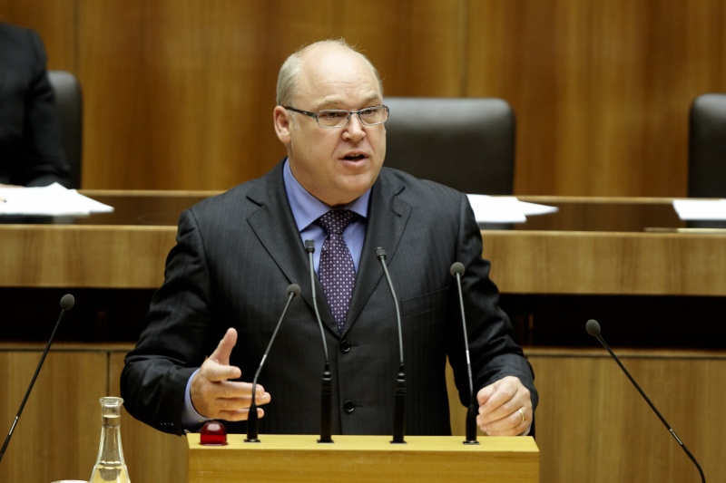 Nationalratsabgeordneter Erich Tadler am Rednerpult