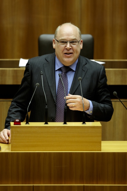 Nationalratsabgeordneter Erich Tadler am Rednerpult