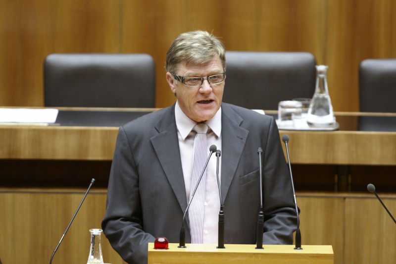 Bernhard Themessl, Nationalratsabgeordneter der FPÖ, am Rednerpult.