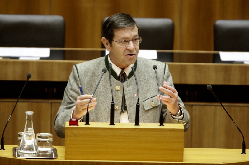 Lutz Weinzinger,  Nationalratsabgeordneter der FPÖ, am Rednerpult.
