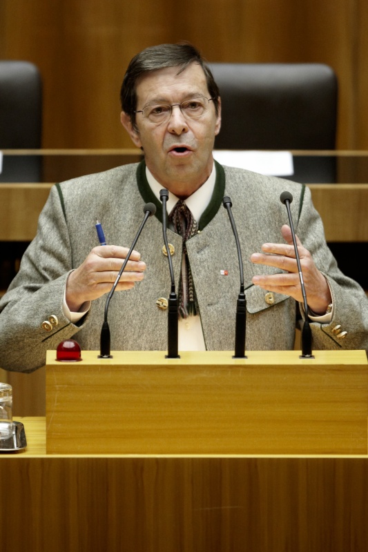 Lutz Weinzinger,  Nationalratsabgeordneter der FPÖ, am Rednerpult.