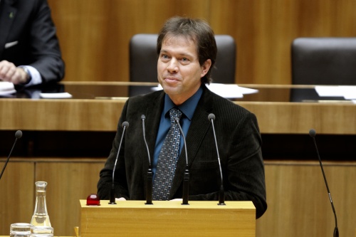Mag. Rainer Widmann, Nationalratsabgeordneter des BZÖ, am Rednerpult.