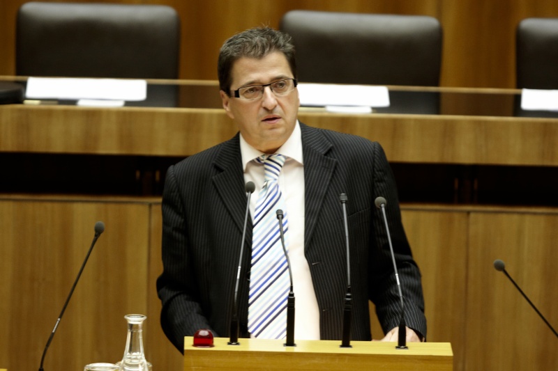 Dr.Peter Wittmann, Nationalratsabgeordneter der SPÖ, am Rednerpult.