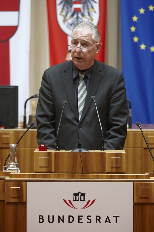 Karl Petritz, Bundesrat der ÖVP, am Rednerpult.