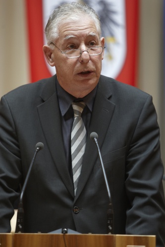 Karl Petritz, Bundesrat der ÖVP, am Rednerpult.