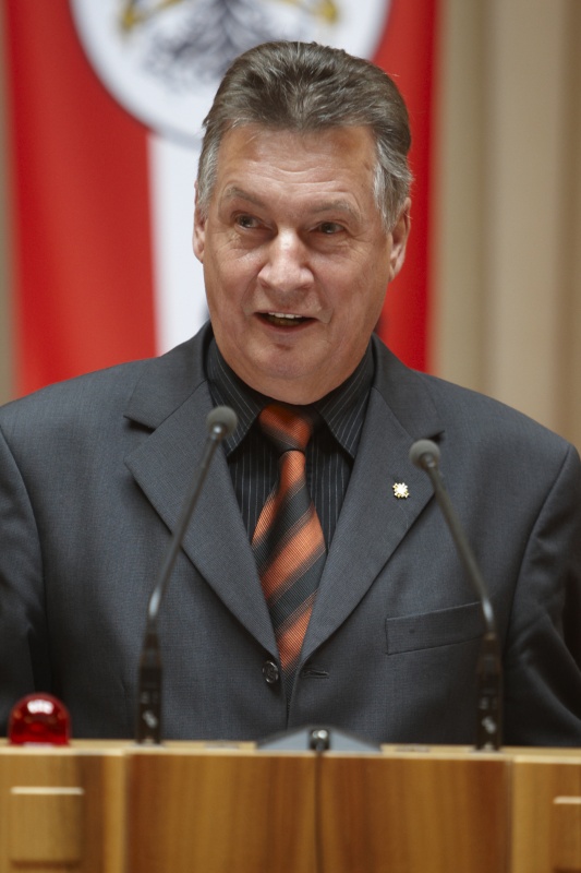 Peter Mitterer, Bundesrat des BZÖ, am Rednerpult.