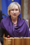 Adelheid Ebner, Bundesrätin der SPÖ, am Rednerpult.
