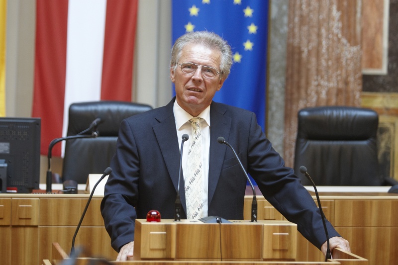 Friedrich Hensler, Mitglied des Bundesrates der ÖVP, am Rednerpult