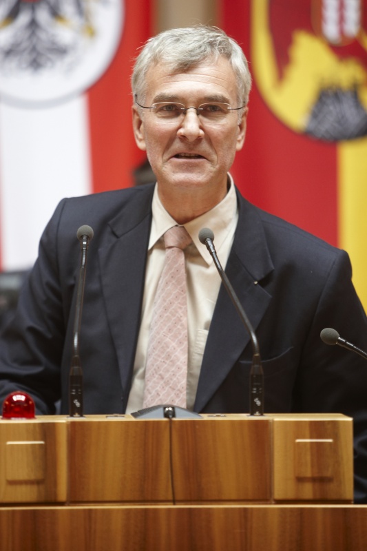 Elmar Podgorschek, Bundesrat der FPÖ, am Rednerpult.