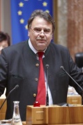 Ewald Lindinger, Bundesrat der SPÖ, am Rednerpult.