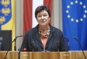 Mag. Susanne Neuwirth, Vizepräsidentin des Bundesrates-SPÖ,  am Rednerpult