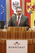 Günther Köberl, Bundesrat der ÖVP, am Rednerpult.