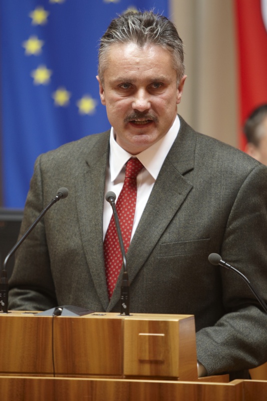 Günther Köberl, Bundesrat der ÖVP, am Rednerpult.
