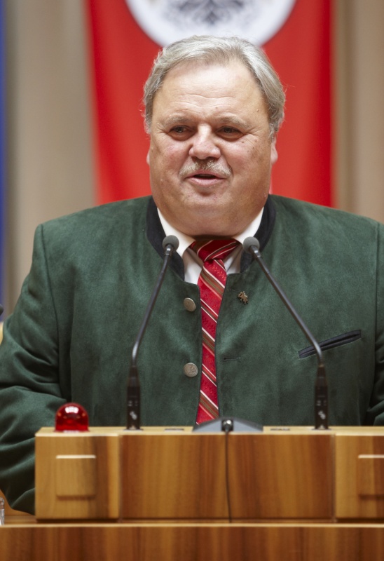 Franz Perhab, Bundesrat der ÖVP, am Rednerpult.