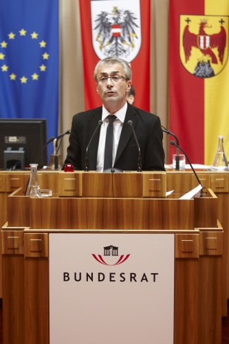 Dr. Andreas Schnider, Bundesrat der ÖVP, am Rednerpult.