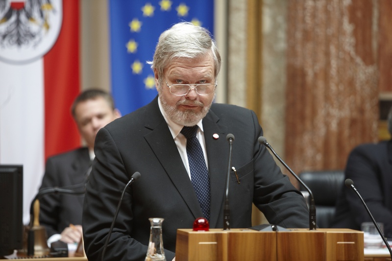Stefan Zangerl, Bundesratsmitglied ohne Fraktion am Rednerpult.