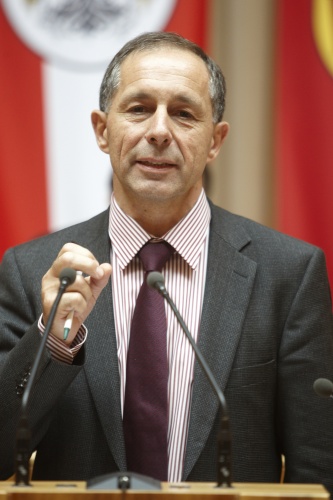 Georg Keuschnigg, Bundesrat der ÖVP am Rednerpult.