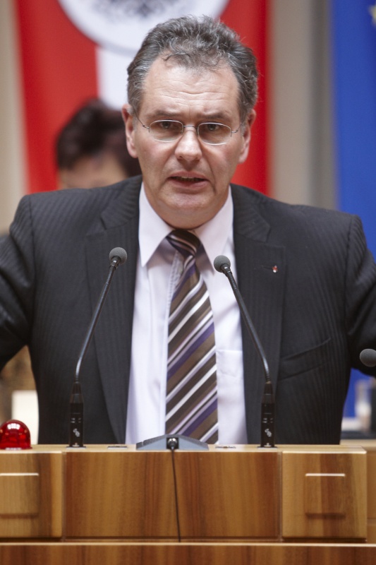 Edgar Mayer, Bundesrat der ÖVP, am Rednerpult.