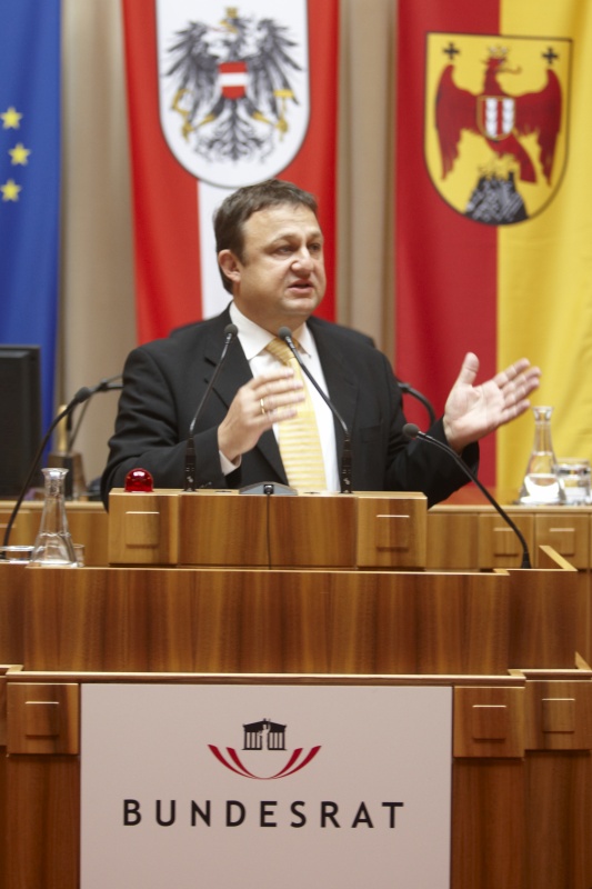Josef Kalina, Bundesrat der SPÖ am Rednerpult.