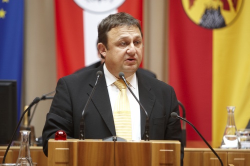 Josef Kalina, Bundesrat der SPÖ am Rednerpult.