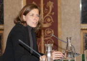 Dr.in Iris Eisenberger - Institut für Staats- und Verwaltungsrecht, Univ. Wien am Mikrofon