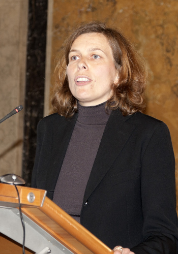 Dr.in Iris Eisenberger - Institut für Staats- und Verwaltungsrecht, Univ. Wien am Rednerpult
