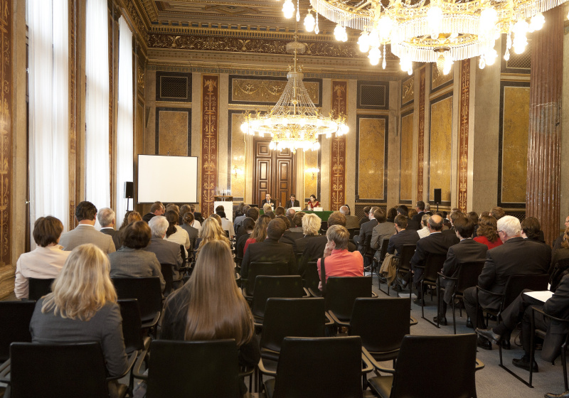 Am Podium v.li. Dr. Erich Pürgy - Institut für österreichisches und europäisches öffentliches Recht, WU Wien, Dr. Christoph Konrath - Parlamentsdirektion und Dr.in Tamara Ehs - Institut für Politikwissenschaft/Institut für Rechtsgeschichte, Univ. Wien