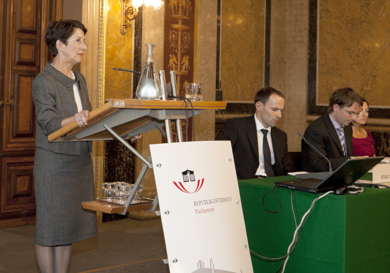 Nationalratspräsidentin Mag.a Barbara Prammer am Rednerpult.