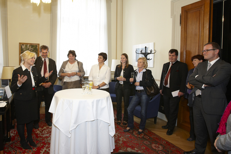 Anna Hoellerer, Abgeordnete zum Nationalrat der OEVP begruesst die Gaeste und bedankt sich fuer das Kommen von Karlheinz Kopf.