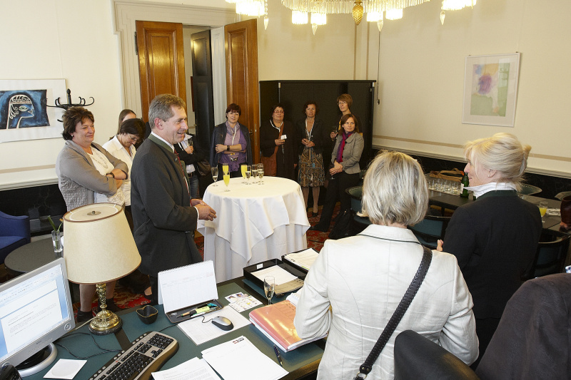 Bundesratspraesident Martin Preineder begruesst seine Gaeste.