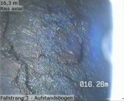Axialer Riss in Fallstrang 3 - Aufstandsbogen bei 16,3 m