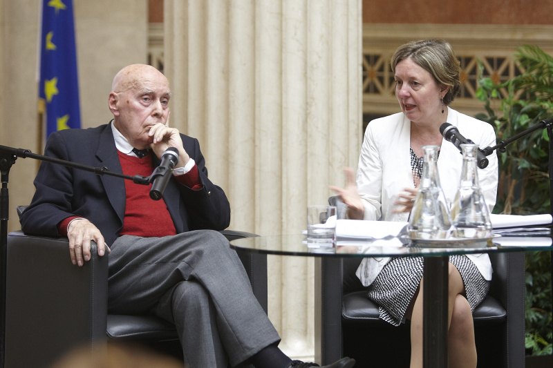 Am Podium v.li. Univ.-Prof. Dr. Hans Albert aus Heidelberg und Univ.-Prof. Dr. Sonja Puntscher-Riekmann 