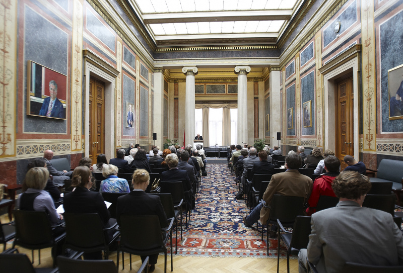 Univ.-Prof. Dr. Hans Albert aus Heidelberg am Rednerpult