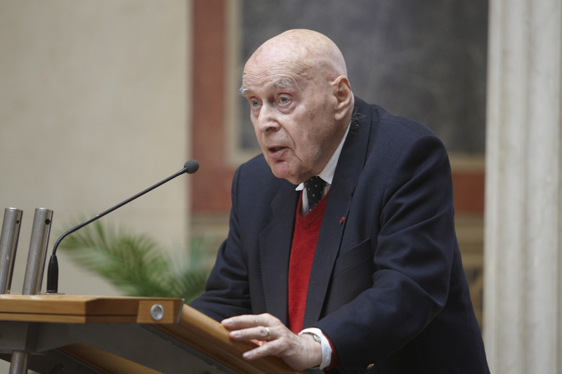 Univ.-Prof. Dr. Hans Albert aus Heidelberg am Rednerpult