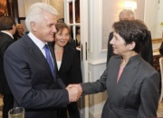 v.li. Dr. Wolodymyr Lytwyn - Parlamentspräsident der Ukraine wird durch Mag.a Barbara Prammer - Nationalratspräsidentin begrüßt