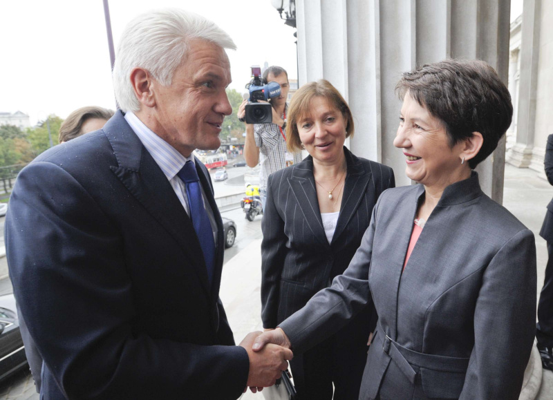 v.li. Dr. Wolodymyr Lytwyn - Parlamentspräsident der Ukraine wird durch Mag.a Barbara Prammer - Nationalratspräsidentin begrüßt