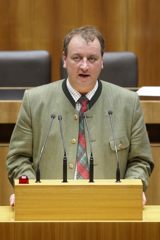 Wolfgang Zanger,  Nationalratsabgeordneter der FPÖ, am Rednerpult.