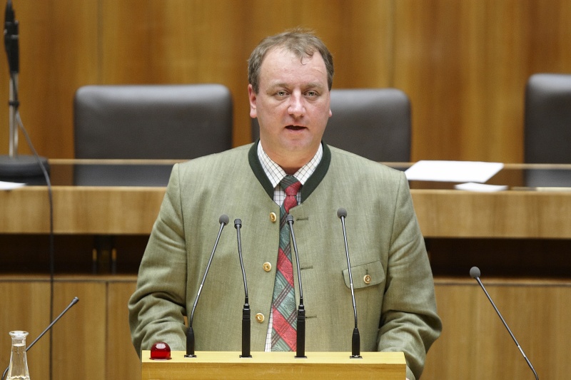 Wolfgang Zanger,  Nationalratsabgeordneter der FPÖ, am Rednerpult.