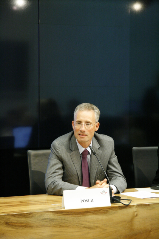 Dr. Georg Posch - Parlamentsdirektor am Mikrofon