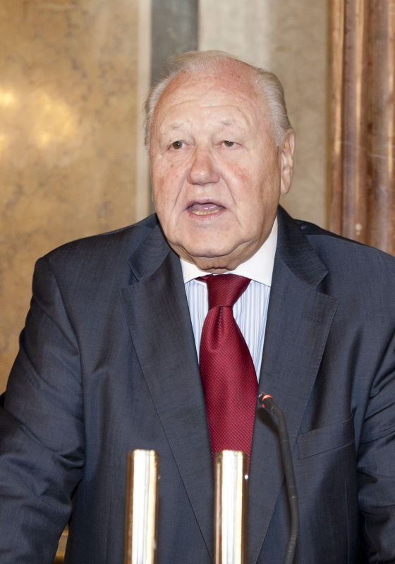 Dr.h.c. Karl Blecha - Österreichischer Seniorenrat am Rednerpult