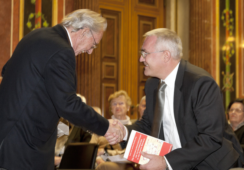 v.li. Veranstaltungsteilnehmer und Mag. Dr. Martin Graf - Dritter Präsident des Nationalrates