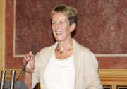 Marianne Hagenhofer - Abgeordnete zum Nationalrat am Rednerpult