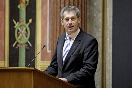 Bundesratspräsident Martin Preineder am Rednerpult