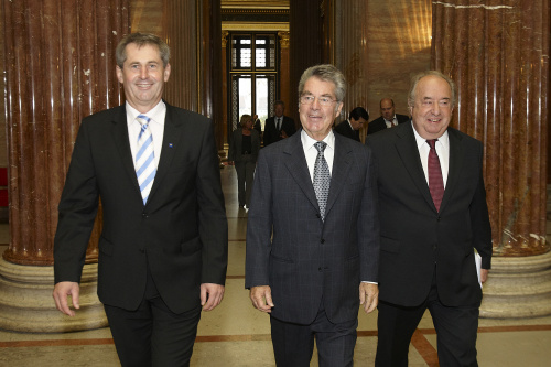 v.links: Bundesratspräsident Martin Preineder, Bundespräsident Dr. Heinz Fischer und 2. Nationalratspräsdent Fritz Neugebauer