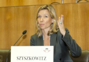 Tessa Szyszkowitz - profil correspondent, London