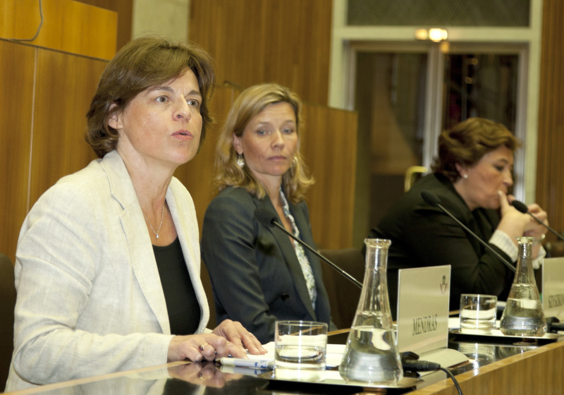 v.li. Marie Mendras - Professor at Sciences Po, Paris,Tessa Szyszkowitz - profil correspondent, London und Yevgenia Markovna Albats - Chief Editor New Times Moscow